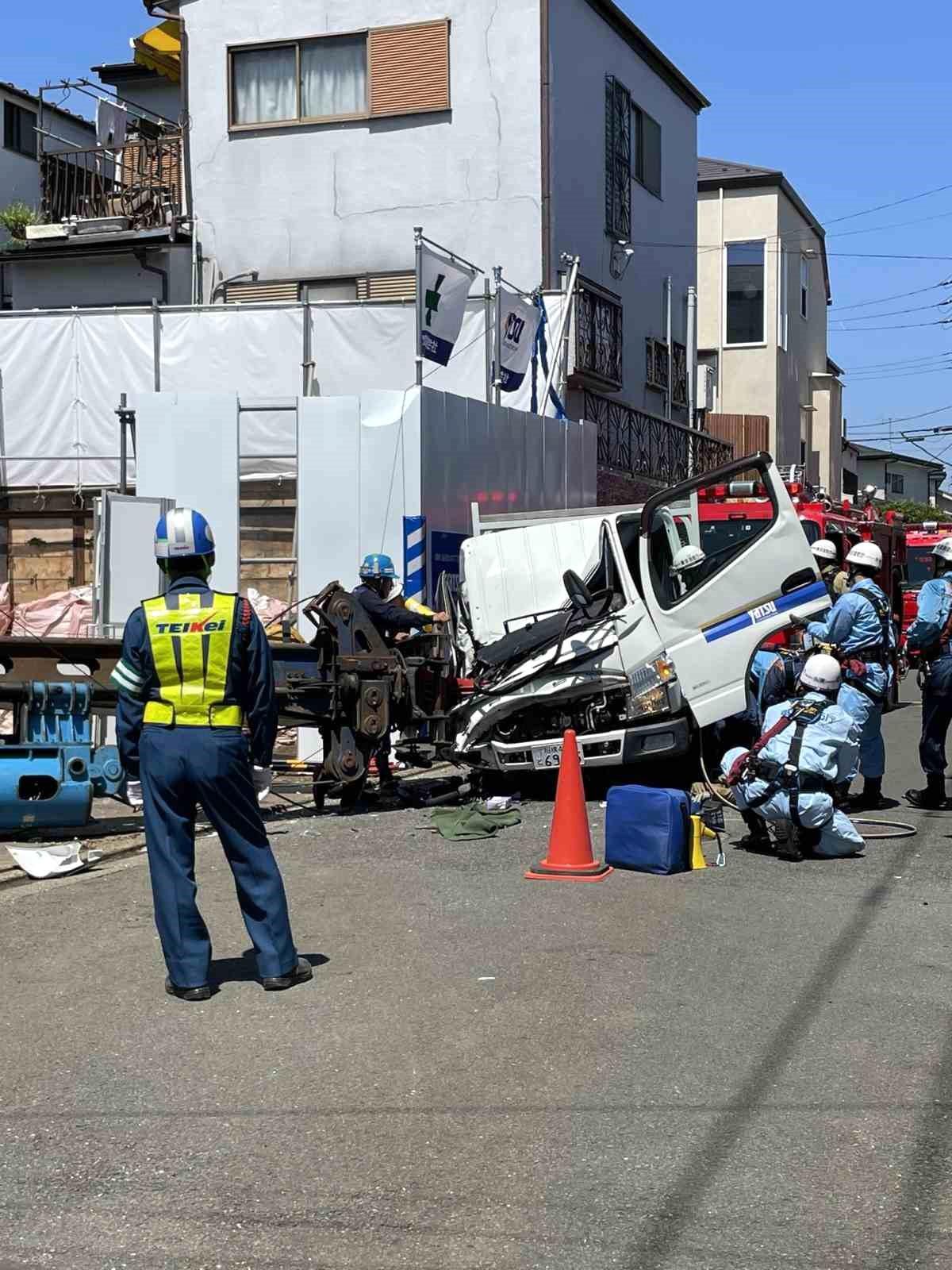 Japonya\'da vincin araçların üzerine devrilmesi sonucu 1 kişi hayatını kaybetti