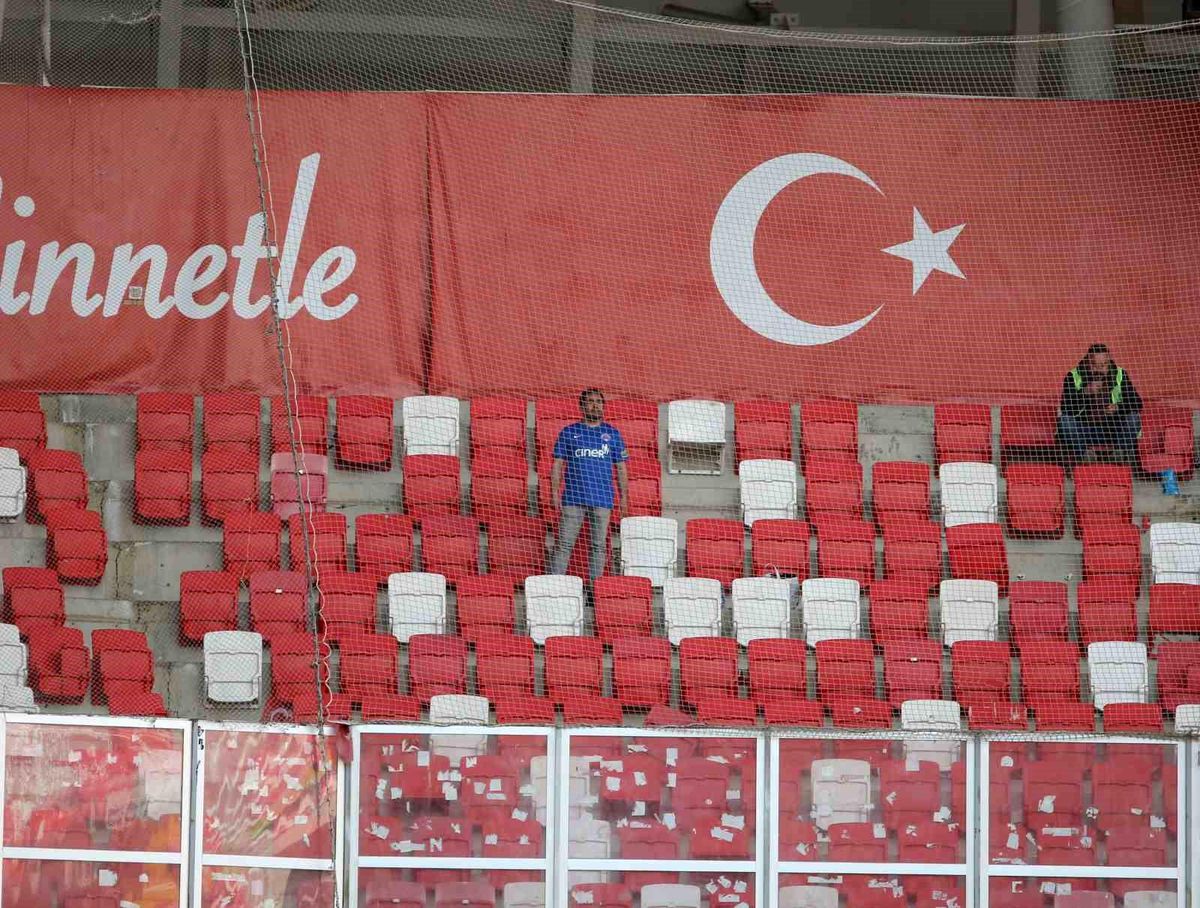 Kasımpaşa\'nın Sivasspor maçında tek taraftarı