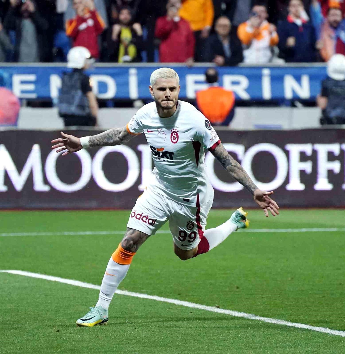 Mauro Icardi scores two goals in Galatasaray\'s match against Istanbulspor