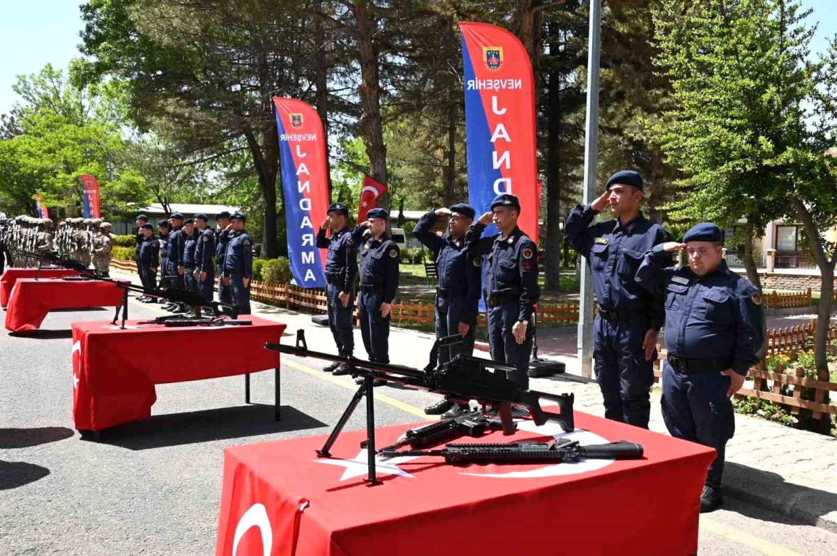 Engelli gençler Nevşehir İl Jandarma Komutanlığı\'nda bir günlük askerlik yaptı