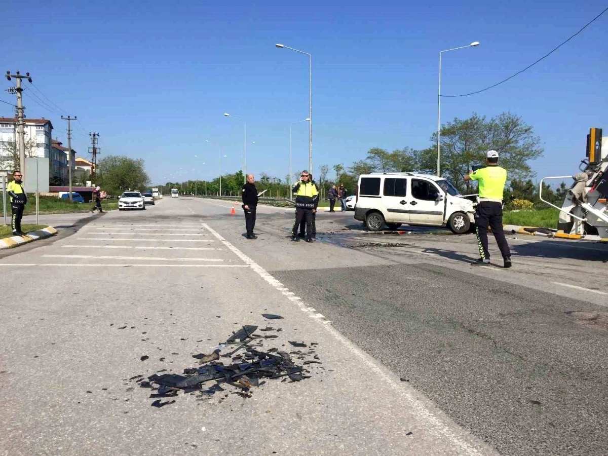 Ünye\'de trafik kazası: 2 kişi yaralandı