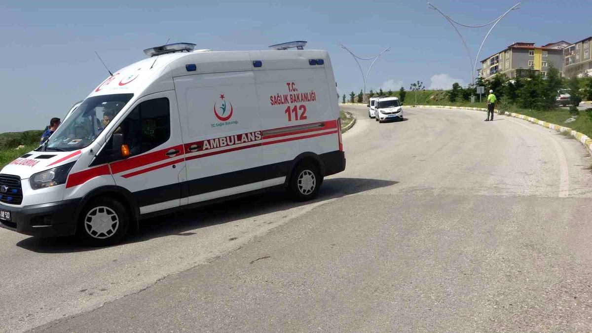 Uşak\'ta Otomobil Çocuğa Çarptı, Ağır Yaralandı