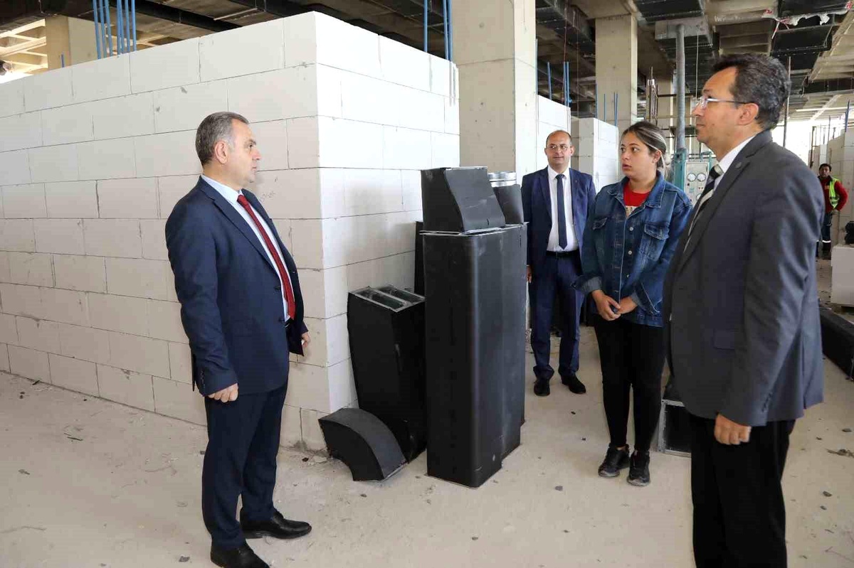 ERÜ Rektörü inşaat çalışmalarını inceledi