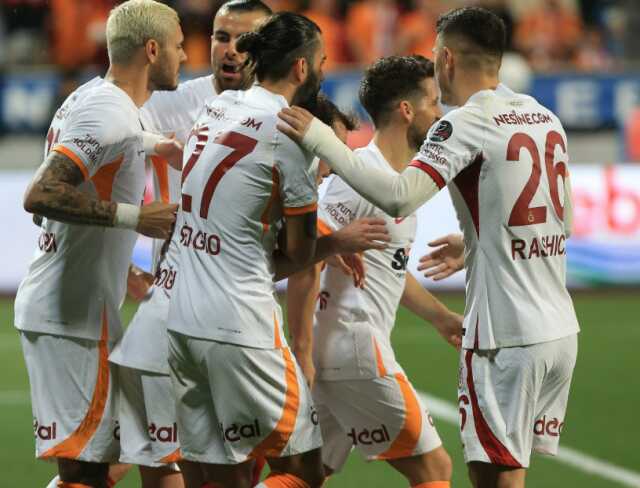 Son Dakika: Lider Galatasaray, İstanbulspor'u deplasmanda 2-0'lık skorla mağlup etti Son Dakika: Lider Galatasaray, İstanbulspor'u deplasmanda 2-0'lık skorla mağlup etti