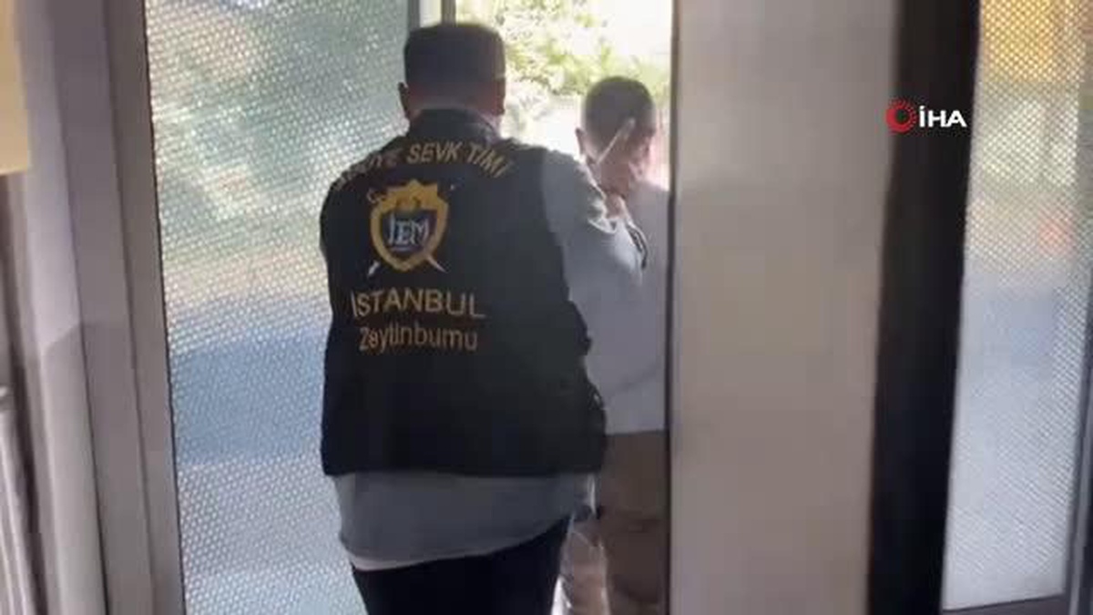 Zeytinburnunda kendisinden yol isteyen kuryeye satırla saldırmıştı yakalandı