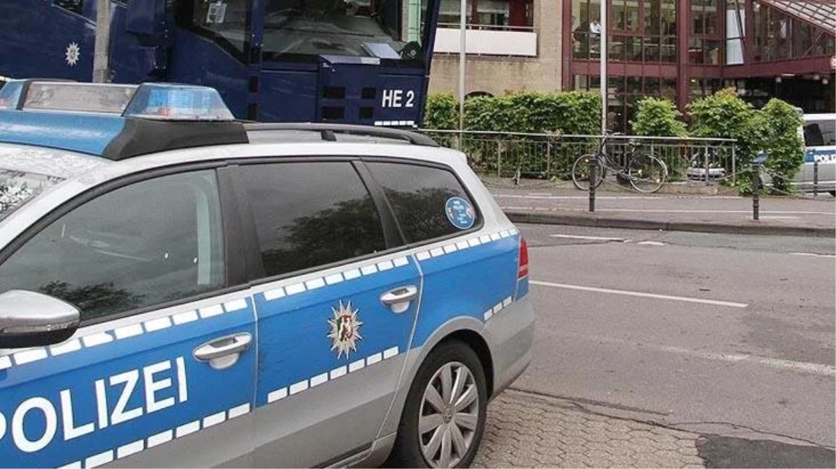 Alman polisi, Sabah Avrupa gazetesine yaptığı baskında 2 gazeteciyi gözaltına aldı