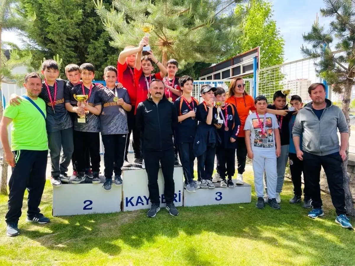 Bocce Küçükler Kategorisinde Dereceye Girenler Madalyalarını Aldı