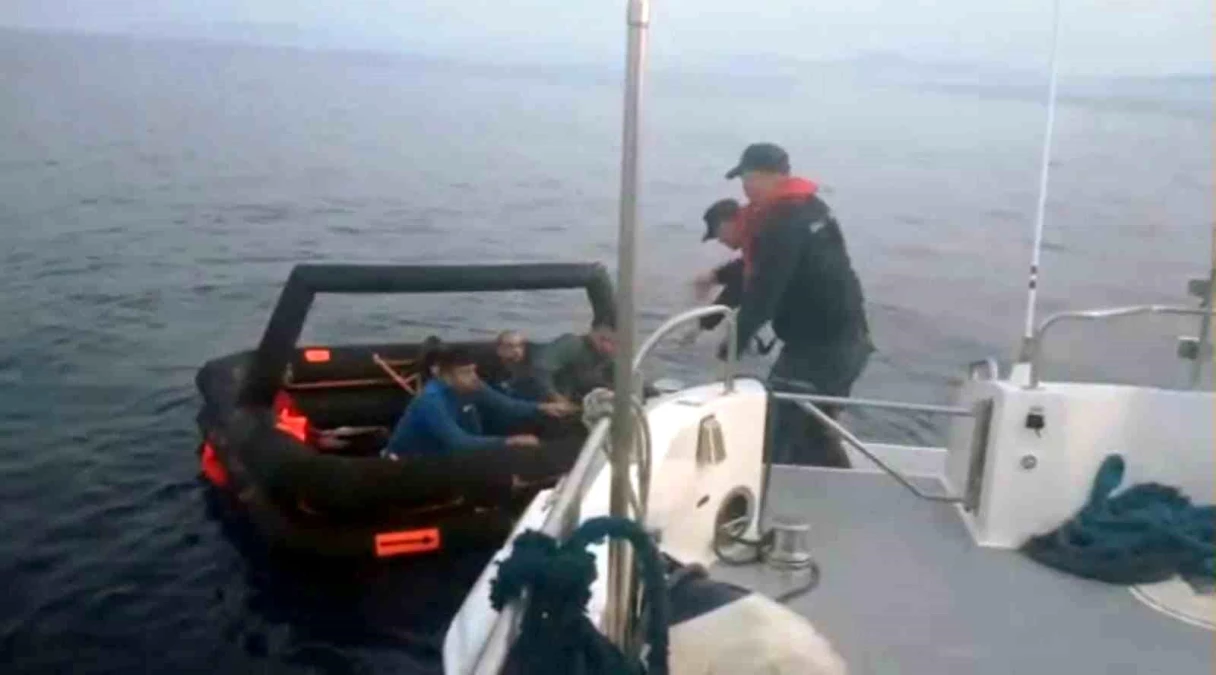 Yunanistan Sahil Güvenlik Unsurları Tarafından Geri İtildiler