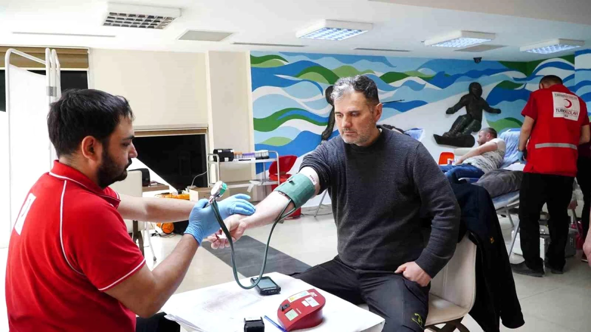 Erciyes A.Ş. personelinden Kızılay\'a kan desteği