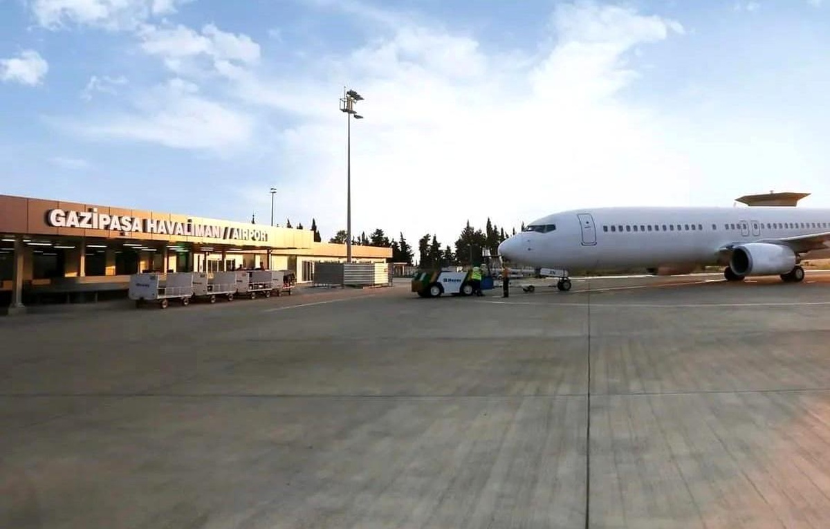 Gazipaşa Havalimanı\'nı nisan ayında 52 bin 574 yolcu kullandı