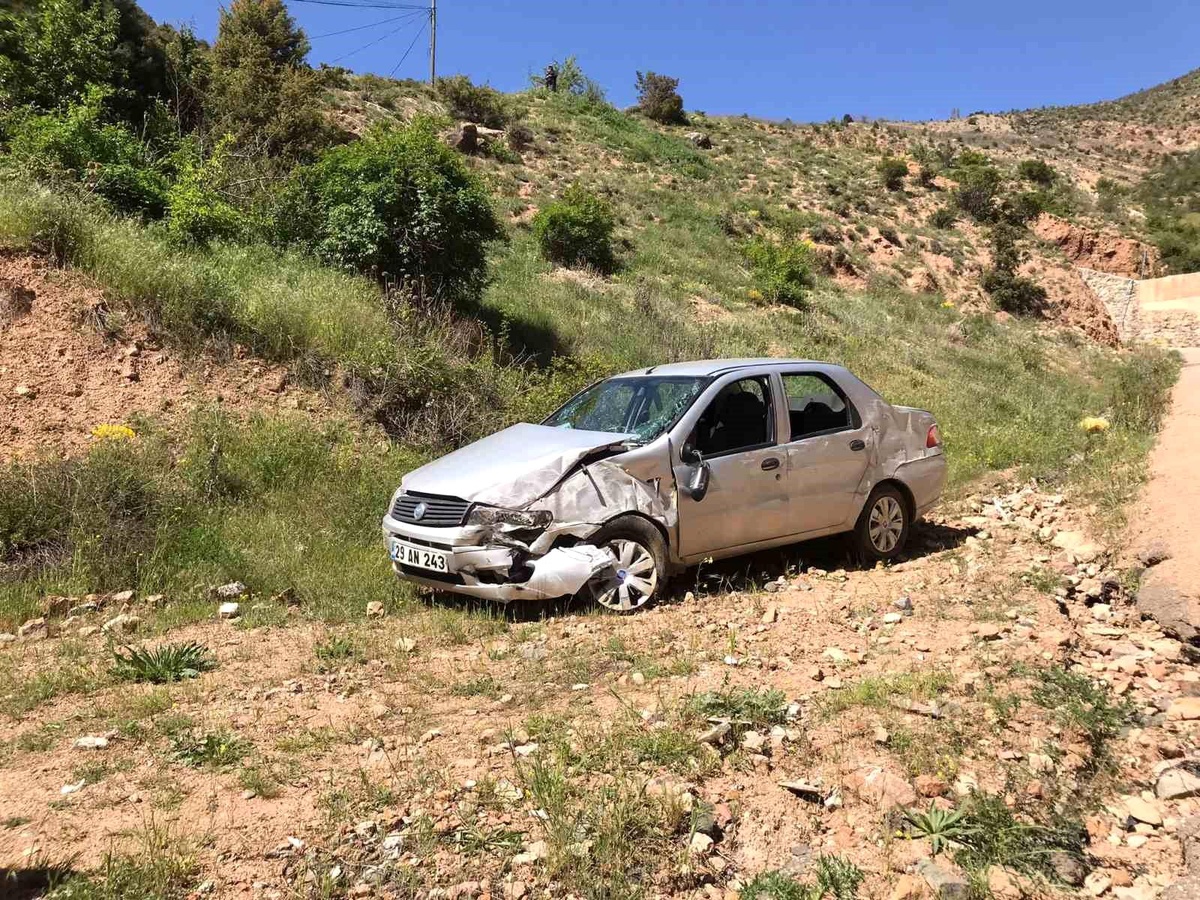 Gümüşhane\'de virajı alamayan otomobil kaza yaptı: 1\'i çocuk 4 yaralı