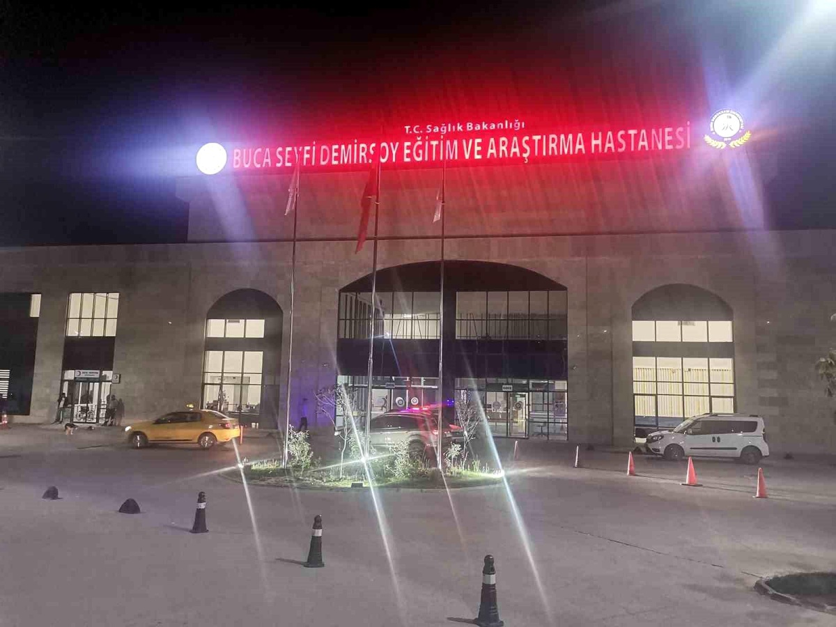 İzmir\'de parkta çıkan kavgada 17 yaşındaki genç bıçaklanarak hayatını kaybetti