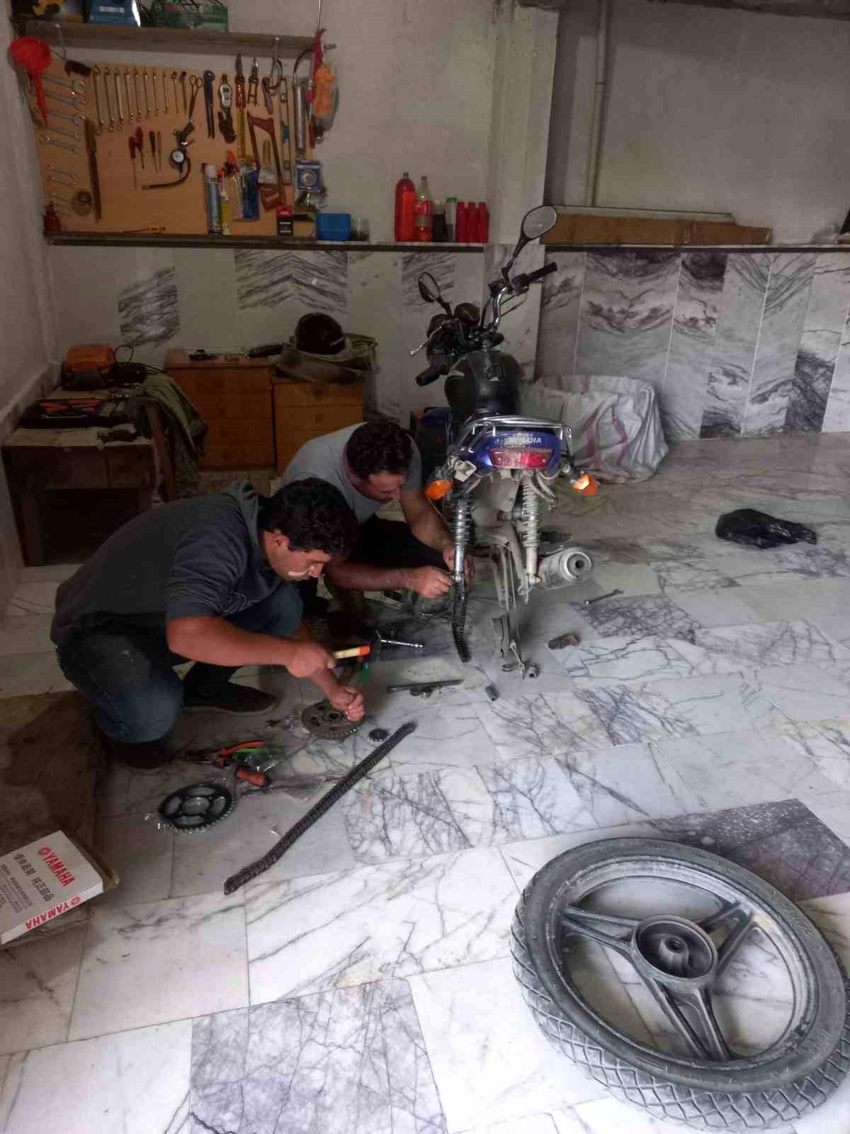 Çiftçi, motosiklet tamircisine bağımlı olmaktan kurtuldu