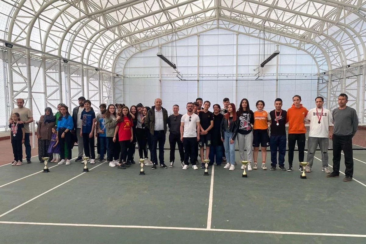 Karaman\'da Gençlik Haftası Tenis Müsabakaları Sonuçlandı