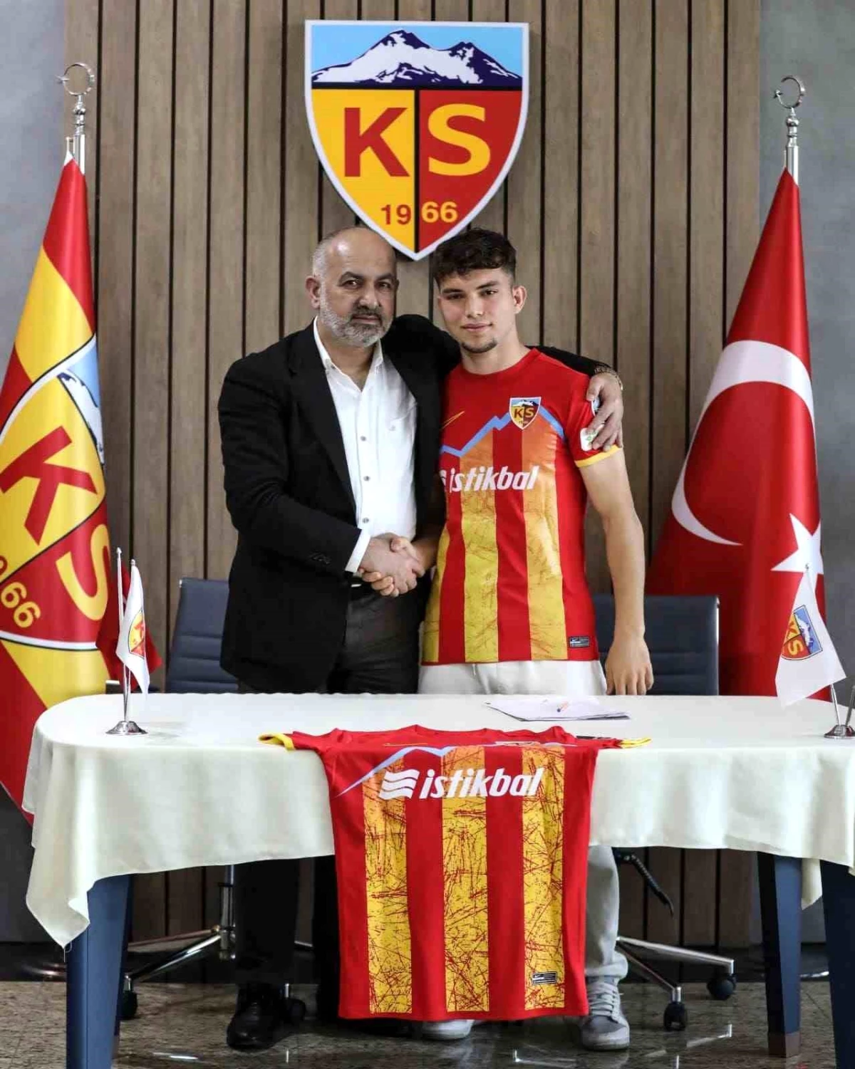Kayserispor, Muhammed Eren Arıkan ile sözleşme yeniledi