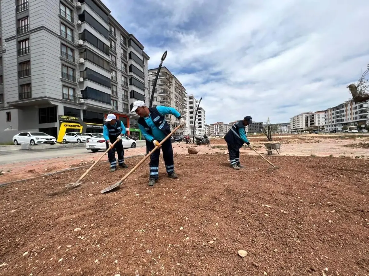 Kilis\'te Park ve Bahçelerin Yaz Hazırlıkları Başladı