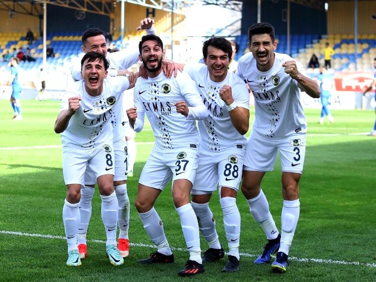 Menemen FK, Sivas Belediyespor\'u 9-0 mağlup ederek ligde kalmayı garantiledi
