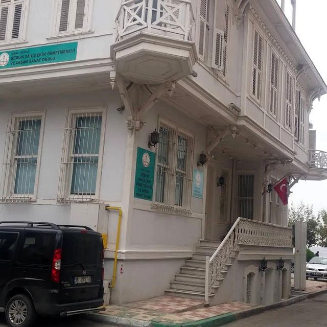 Depremzedelere tepki gösteren öğretmen gözaltında Depremzedelere tepki gösteren öğretmen gözaltında