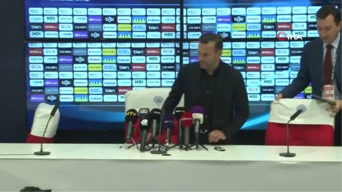 Galatasaray Teknik Direktörü Okan Buruk: Bizim için çok değerli 3 puanı aldık