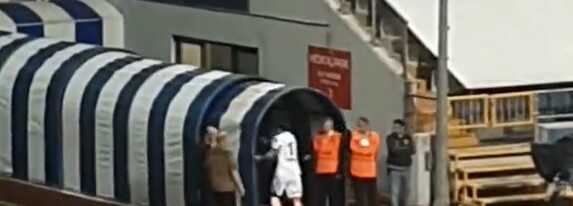 Oyundan atılan Zaniolo sinir krizi geçirdi! Saha kenarındaki görevli neye uğradığını şaşırdı Oyundan atılan Zaniolo sinir krizi geçirdi! Saha kenarındaki görevli neye uğradığını şaşırdı