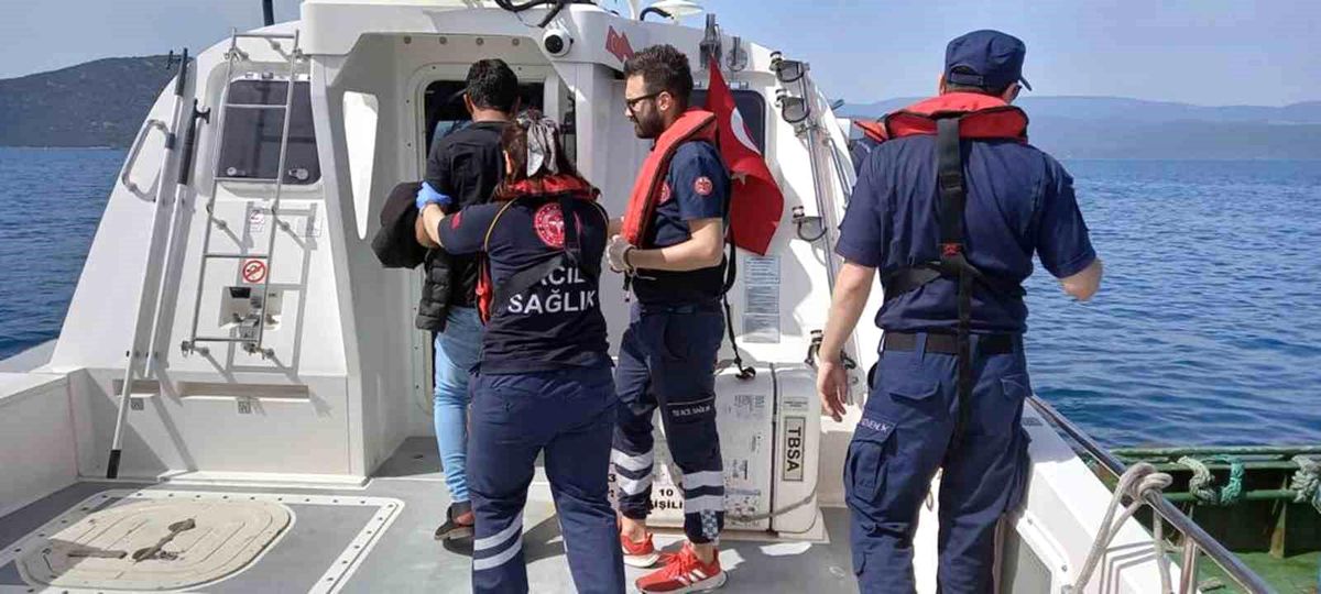 Sahil Güvenlik, Güllük açıklarında rahatsızlanan vatandaşı tıbbi tahliye etti