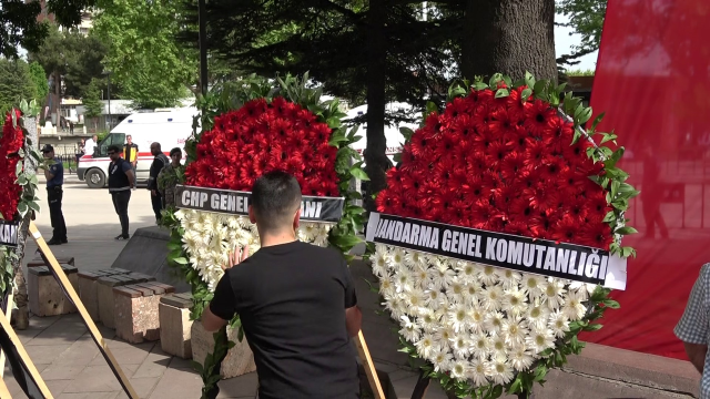 Şehit cenazesine gönderilen Kılıçdaroğlu ve Akşener çelenkleri tepkilere neden oldu