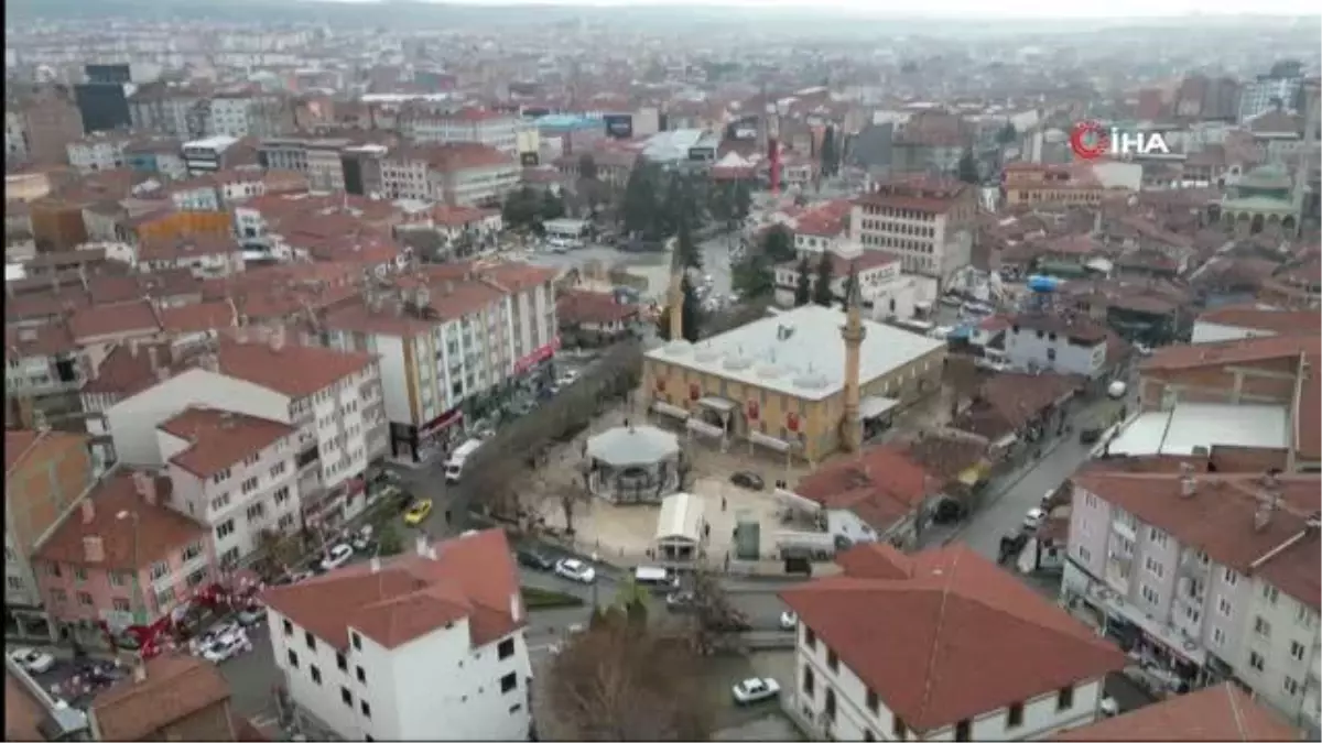 250-year-old Ottoman motifs revealed in historic mosque during restoration