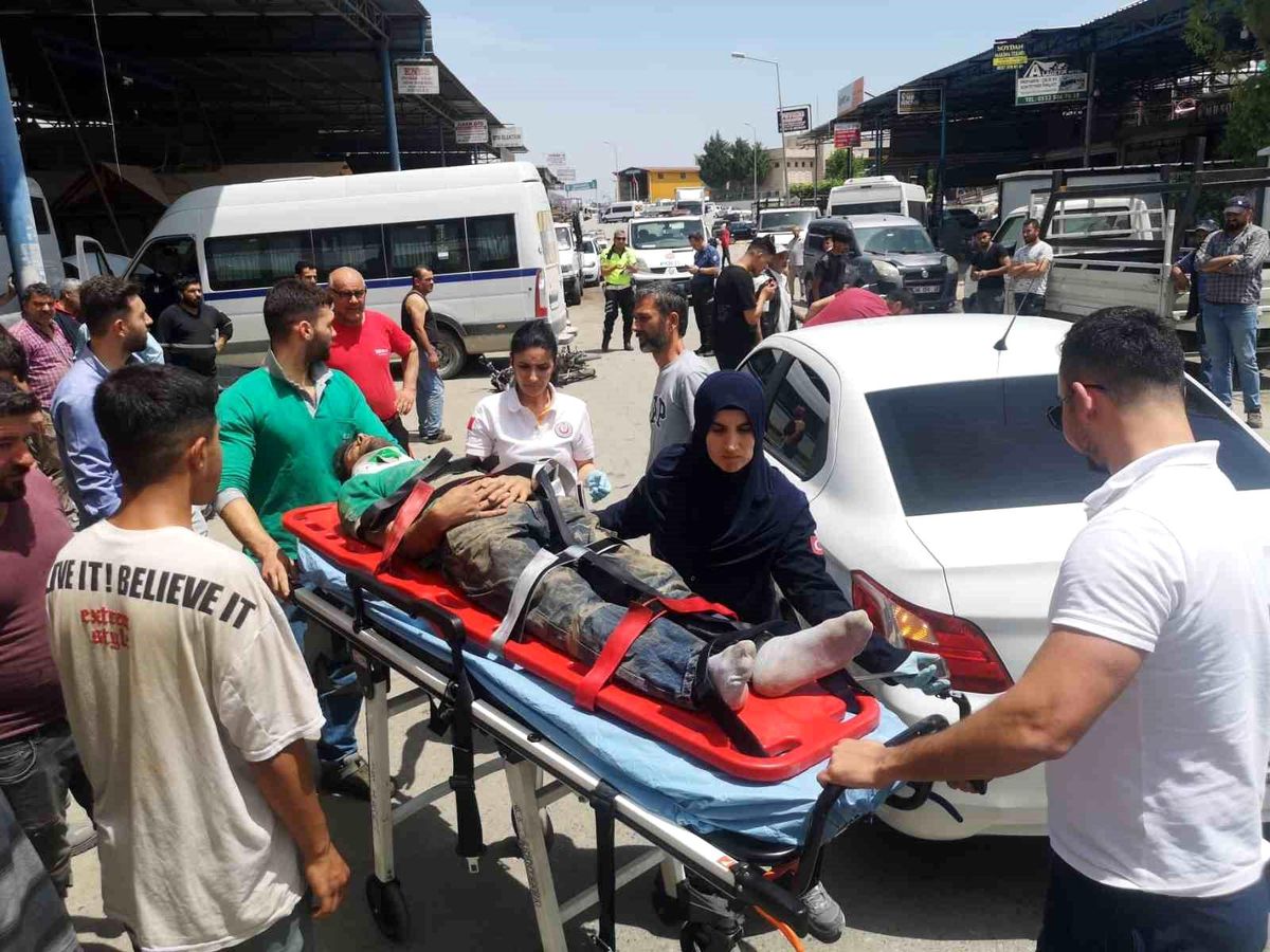 Tarsus\'ta trafik kazası: 2 yaralı
