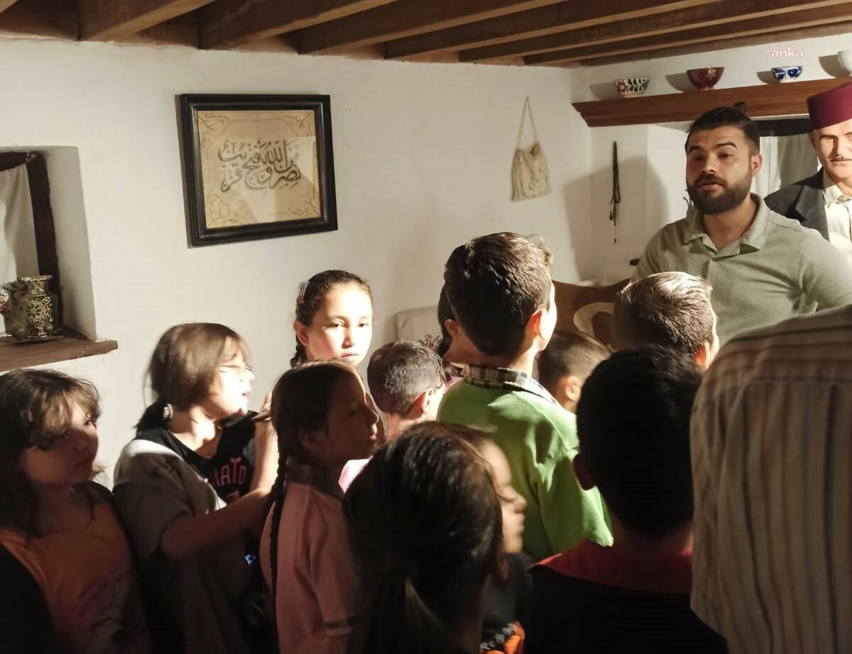Turgutlu Kent Müzesi Öğrencileri Ağırlamaya Devam Ediyor
