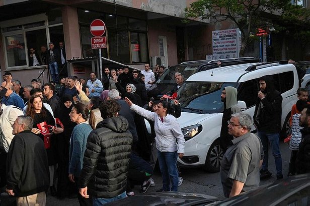 Beyoğlu Belediye Başkanı Yıldız'a ideolojik gruplar engel olmaya çalıştı