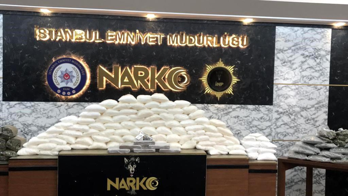 İstanbul\'da uyuşturucu tacirlerine darbe üstüne darbe: 18 gözaltı