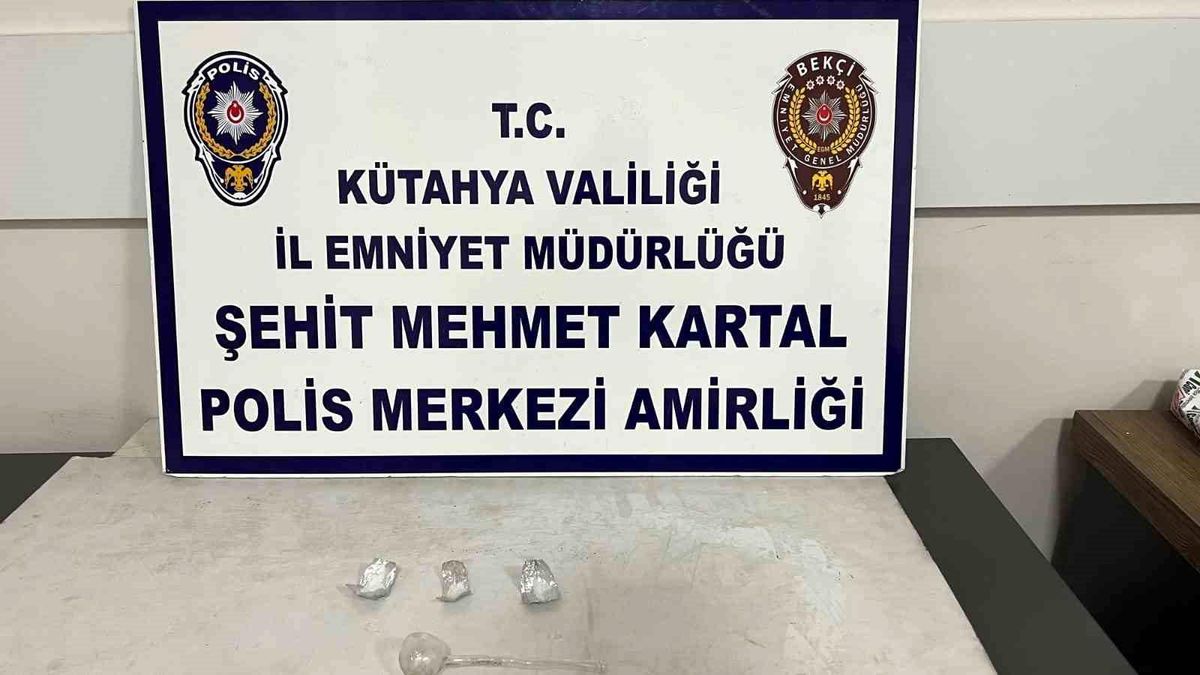 Kütahya\'da yoklama kaçağı şahsın üzerinde uyuşturucu ele geçirildi
