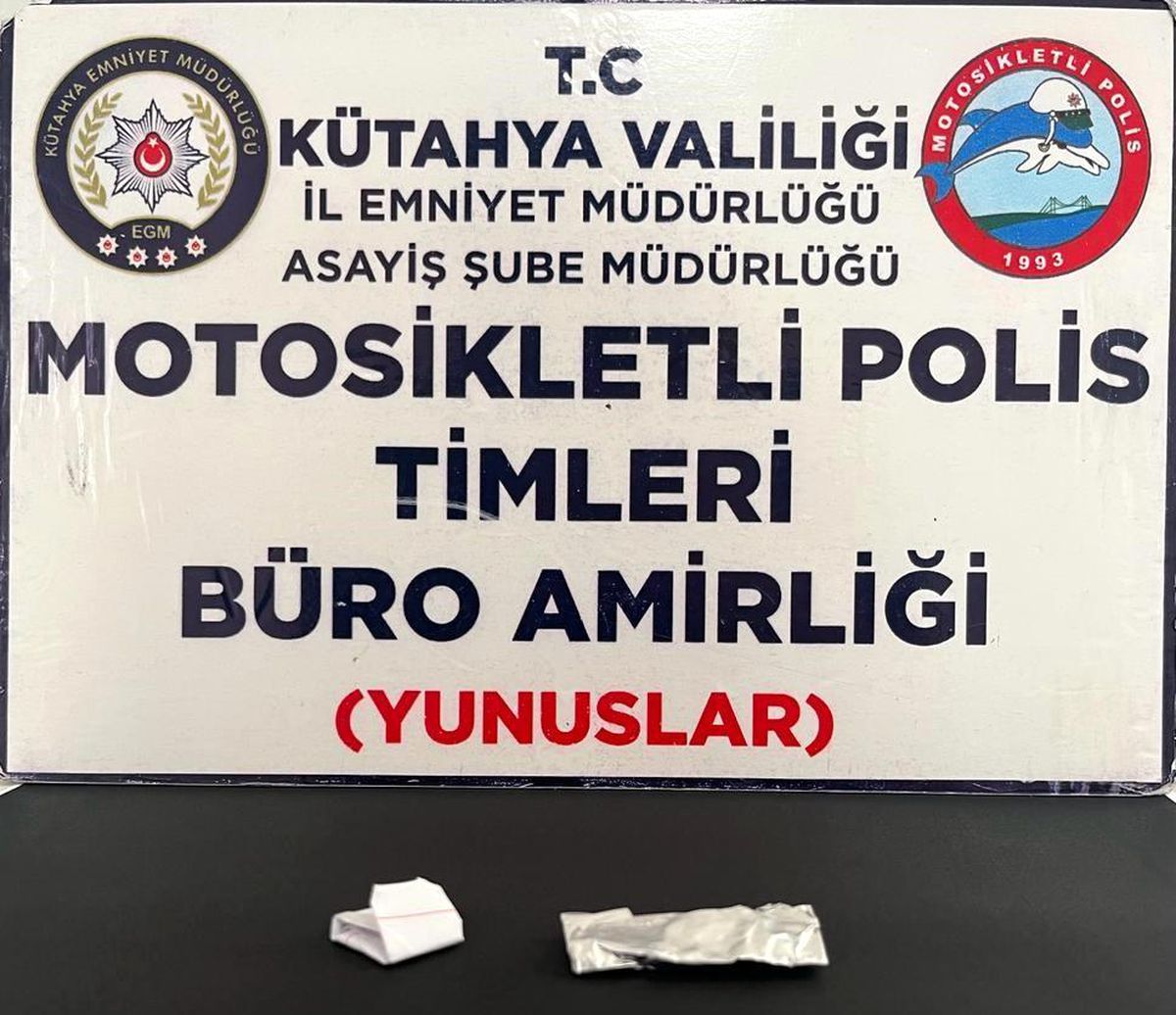 Kütahya\'da Yunus Timleri bir kişinin üzerinde uyuşturucu ele geçirdi