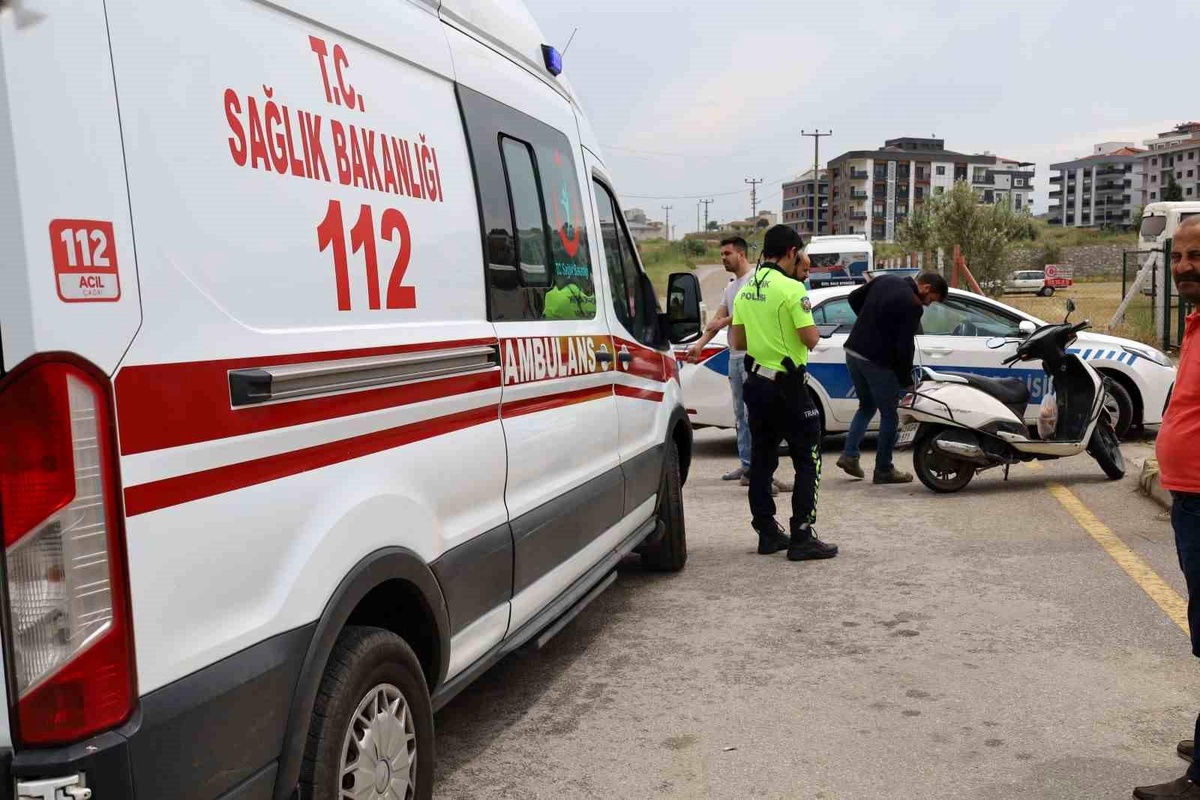 Manisa\'da motosiklet yayaya çarptı: 1 yaralı