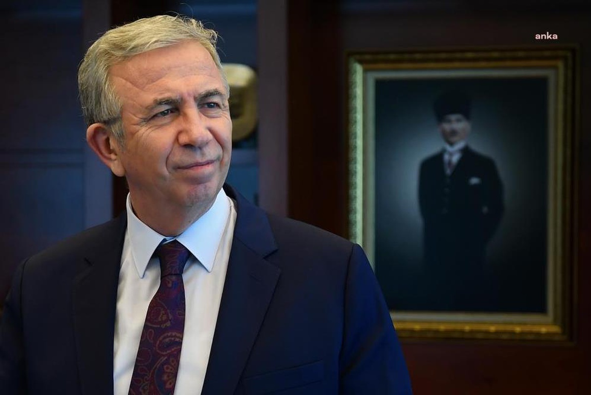 Mansur Yavaş: "Yarınlarımıza Işık Olan Gençlerimizin 19 Mayıs Atatürk\'ü Anma, Gençlik ve Spor Bayramı\'nı Yürekten Kutluyorum"