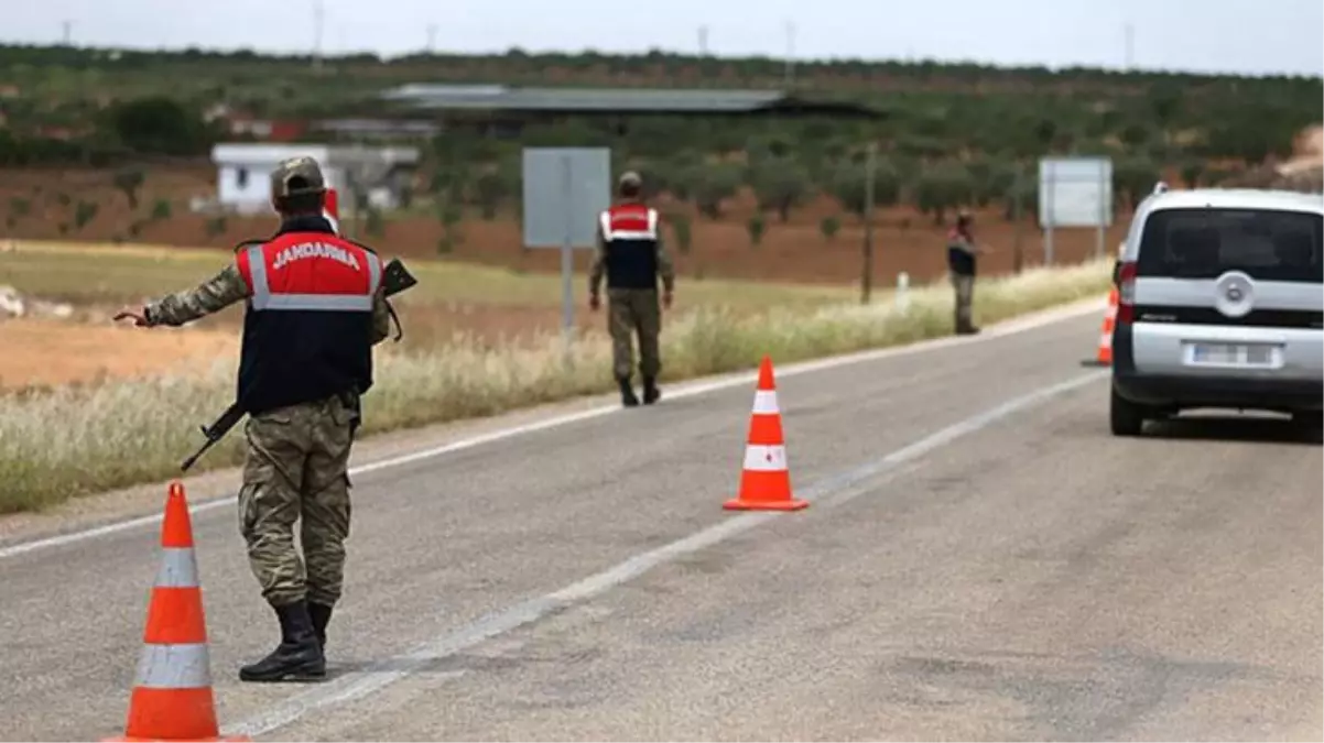 Mardin\'de jandarma kılığına girerek Iraklıları yağmaladıkları iddia edilen 4 kişi tutuklandı