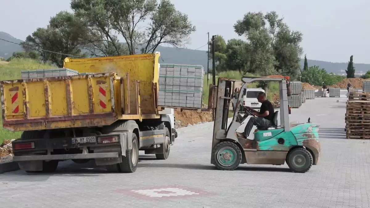 Menderes Belediyesi Barbaros\'ta Yol Çalışması