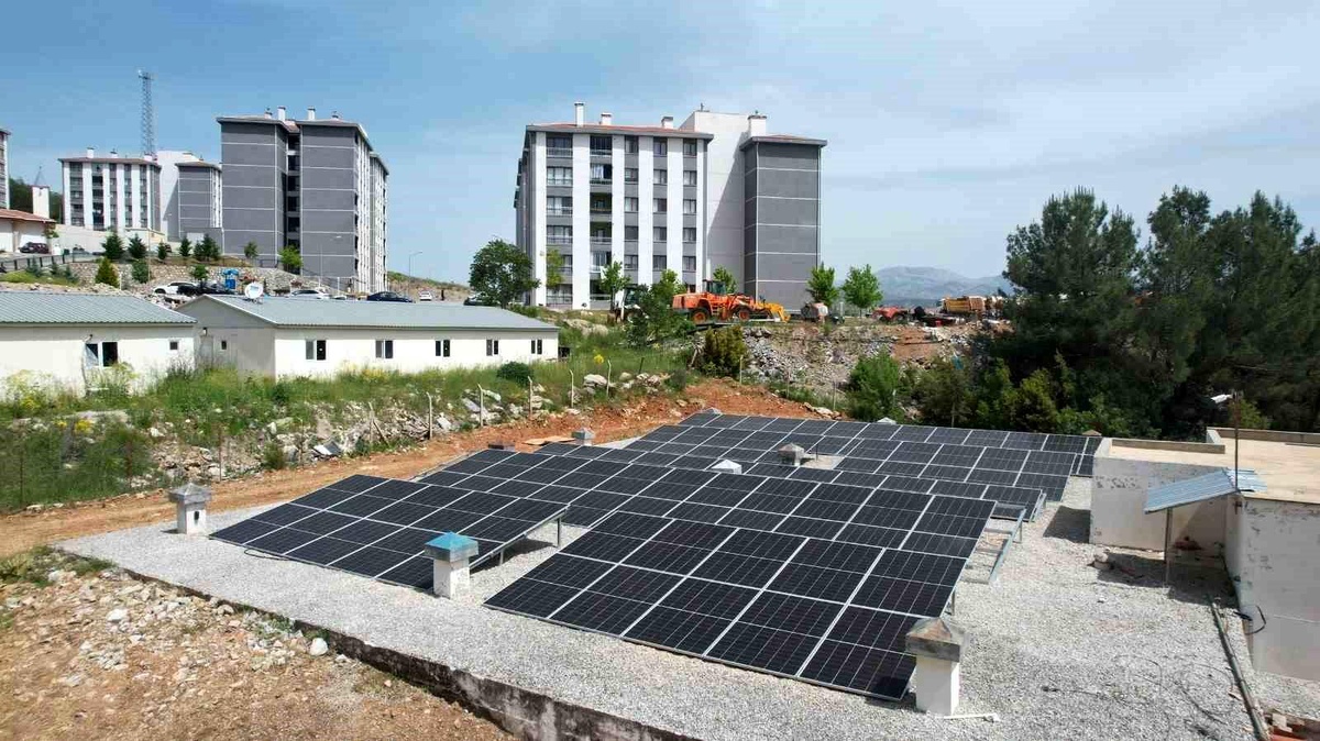 Muğla Büyükşehir, güneşten elektrik üreterek tasarrufa devam ediyor