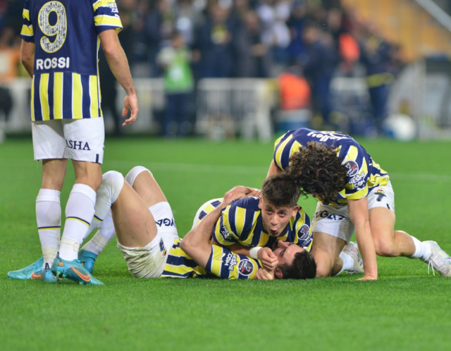 Son Dakika: Fenerbahçe, Trabzonspor'u 3-1'lik skorla mağlup etti