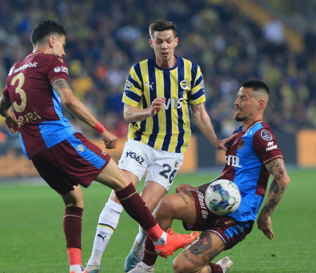 Son Dakika: Fenerbahçe, Trabzonspor'u 3-1'lik skorla mağlup etti