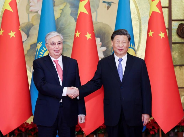 Xi, Kazakistan Cumhurbaşkanı Tokayev ile Görüştü Xi, Kazakistan Cumhurbaşkanı Tokayev ile Görüştü