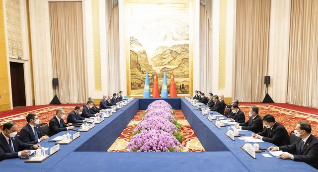 Xi, Kazakistan Cumhurbaşkanı Tokayev ile Görüştü Xi, Kazakistan Cumhurbaşkanı Tokayev ile Görüştü