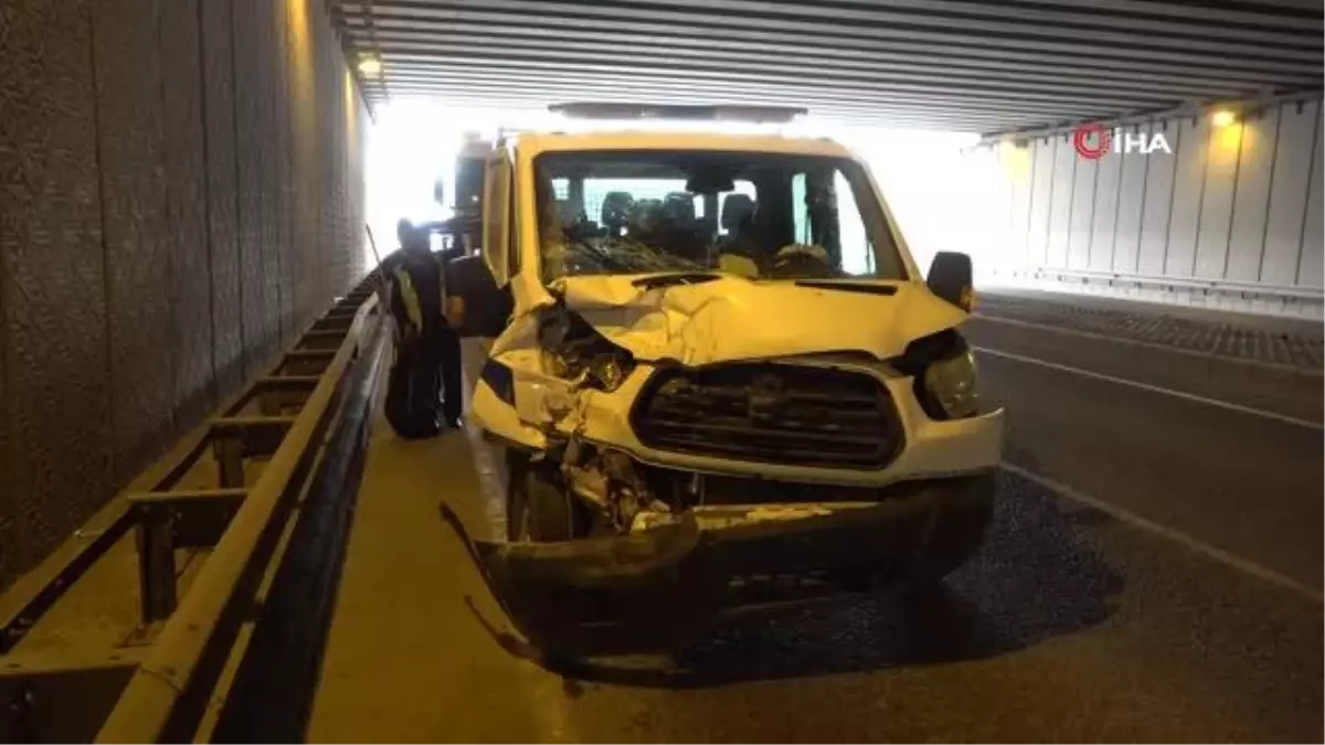 Akaryakıt tankeri ile kamyonet çarpıştı: 1 yaralı