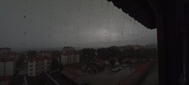 Bitlis'te Şiddetli Yağmur Hayatı Olumsuz Etkiledi