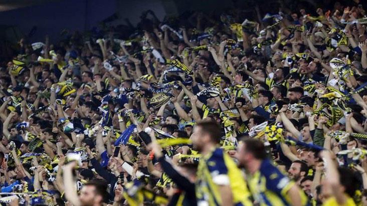Fenerbahçe taraftarları stadı sloganlarla inletti: Meclis\'te Hizbullah istemiyoruz