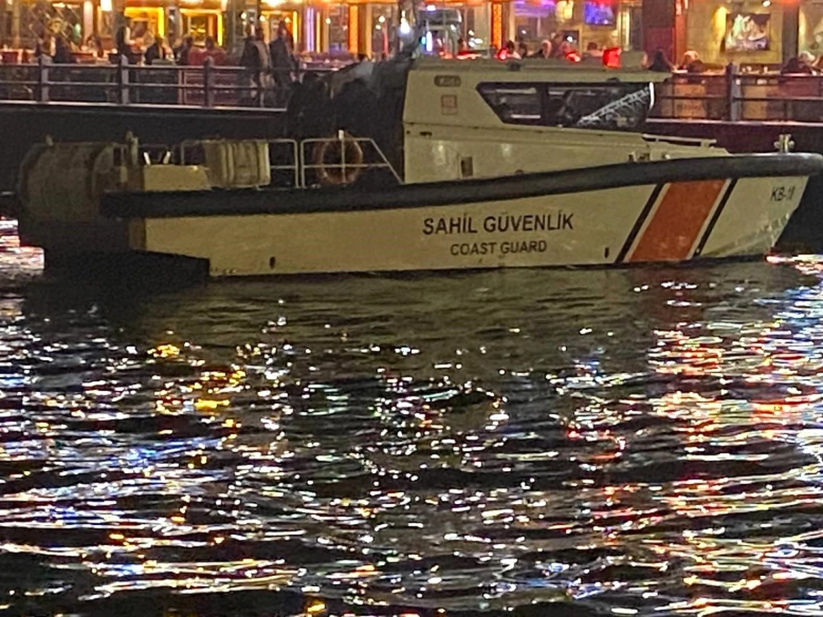 Galata Köprüsü\'nden denize düşen vatandaş hayatını kaybetti