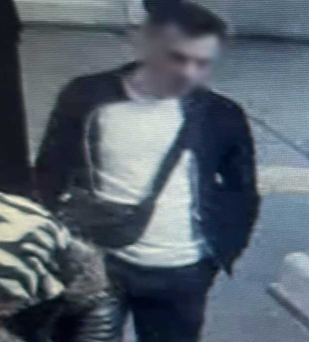 İstanbul'da metroda kavga: Giyimlerine tepki gösterenlere saldırdı