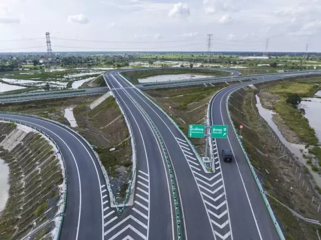 Kamboçya, Ekspres Yol İnşası İçin Çinli Şirketle İmtiyaz Sözleşmesi İmzaladı