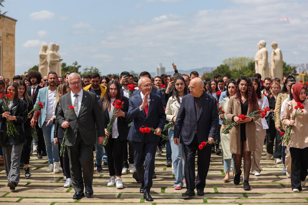 Kılıçdaroğlu\'ndan 19 Mayıs Mesajı: "Dahili ve Harici Bedhahlara Karşı Türkiye, Yine Gençleriyle Bir Tarih Yazmaya Hazırlanmaktadır"
