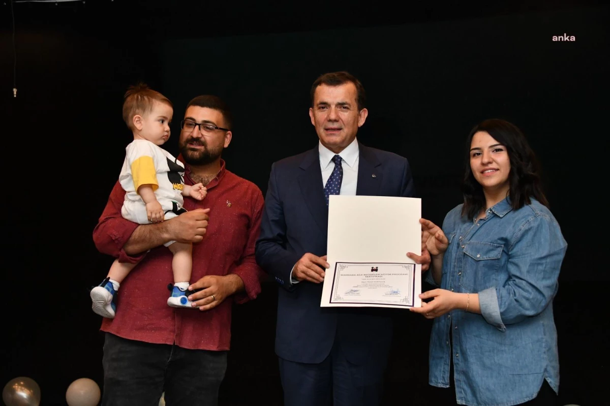 Mersin Yenişehir Belediyesi Ebeveynleri Eğiterek Çocuklara Destek Veriyor